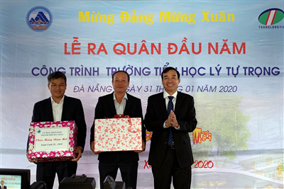lanh-dao-tp-da-nang-du-le-ra-quan-dau-nam-2020-tai-cac-cong-trinh-truong-tieu-hoc-ly-tu-trong